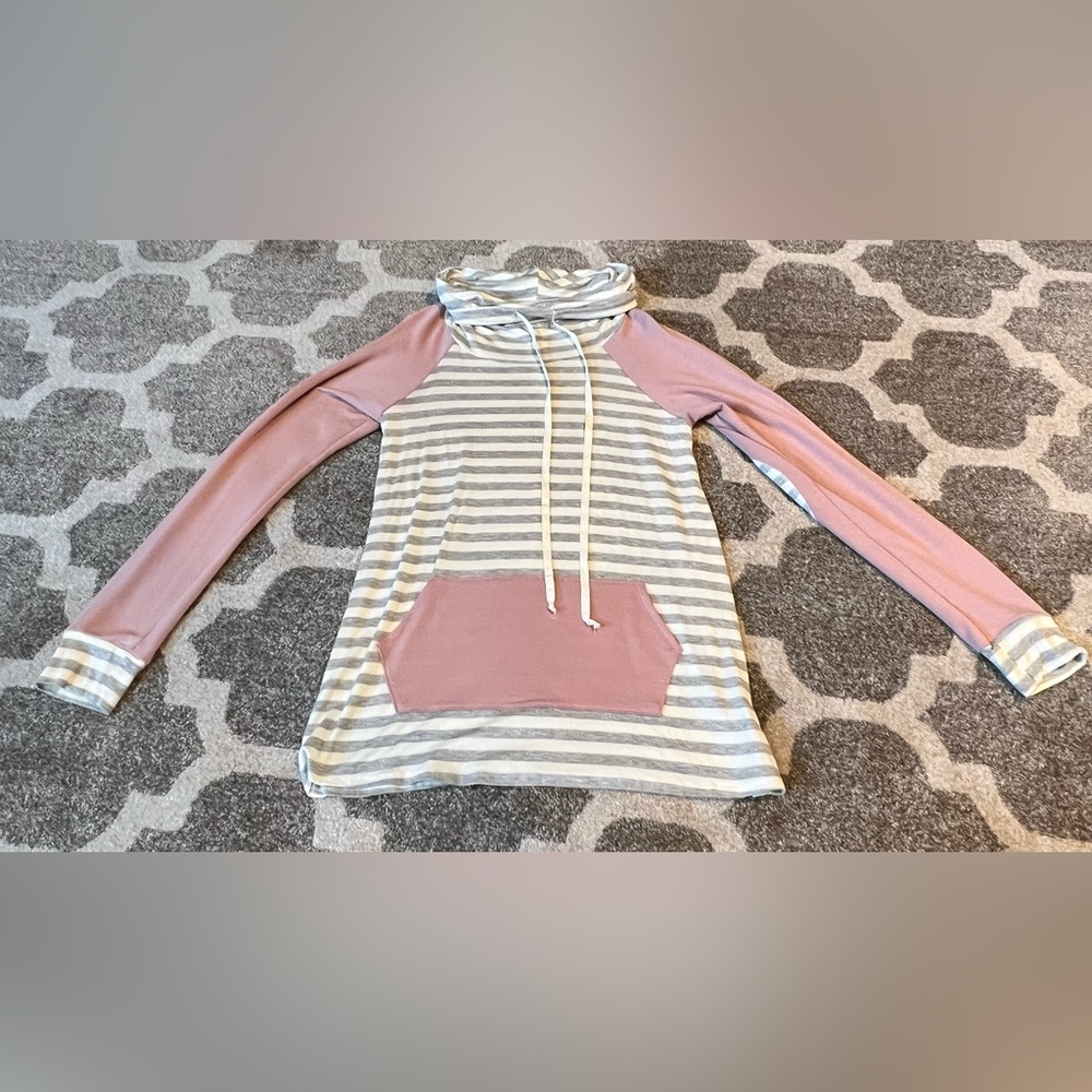 ❌SOLD❌ 
Grey and White Striped Pullover with Pink Long Sleeve